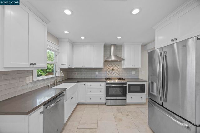 2910 Almond St, Martinez, CA 94553