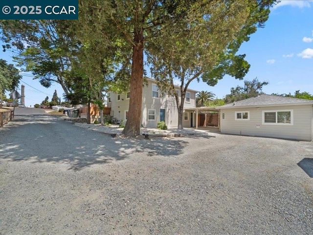 2910 Almond St, Martinez, CA 94553