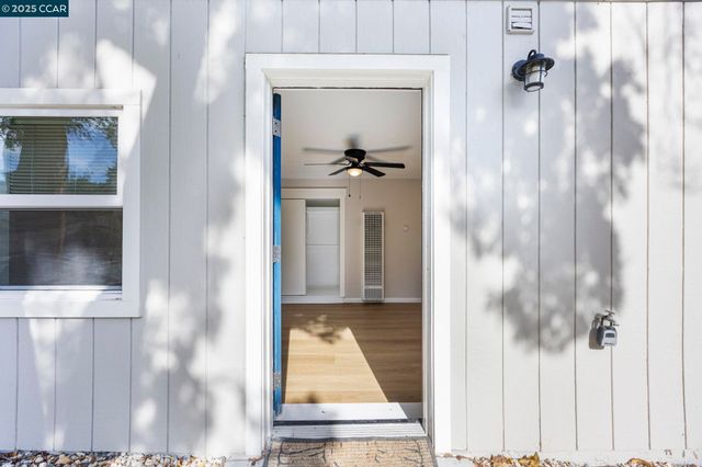 2910 Almond St, Martinez, CA 94553