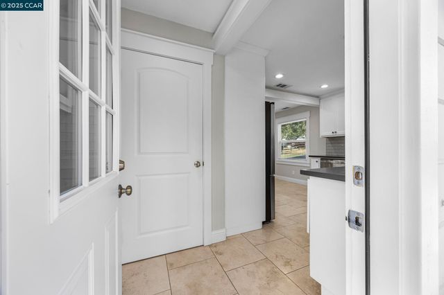 2910 Almond St, Martinez, CA 94553