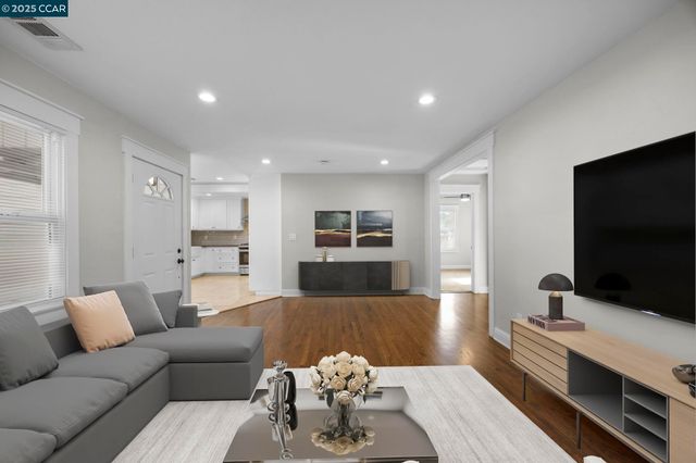 2910 Almond St, Martinez, CA 94553