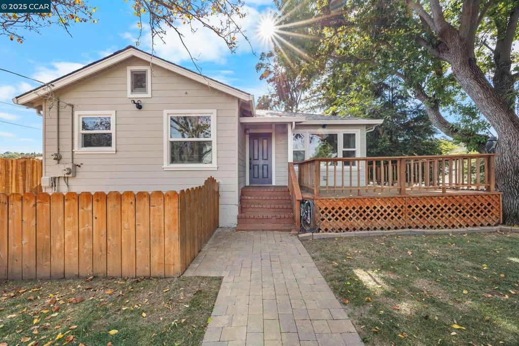 2910 Almond St, Martinez, CA 94553