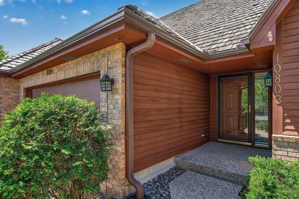 10803 57th Avenue N, Plymouth, MN 55442