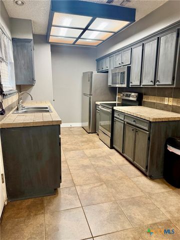 213 Timber Drive, Victoria, TX 77904