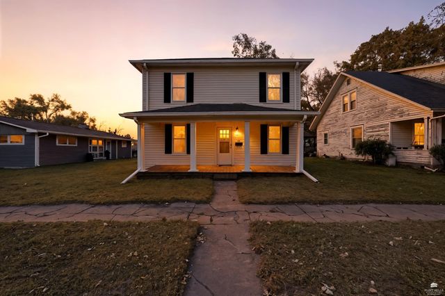 212 Ash Street, Wamego, KS 66547