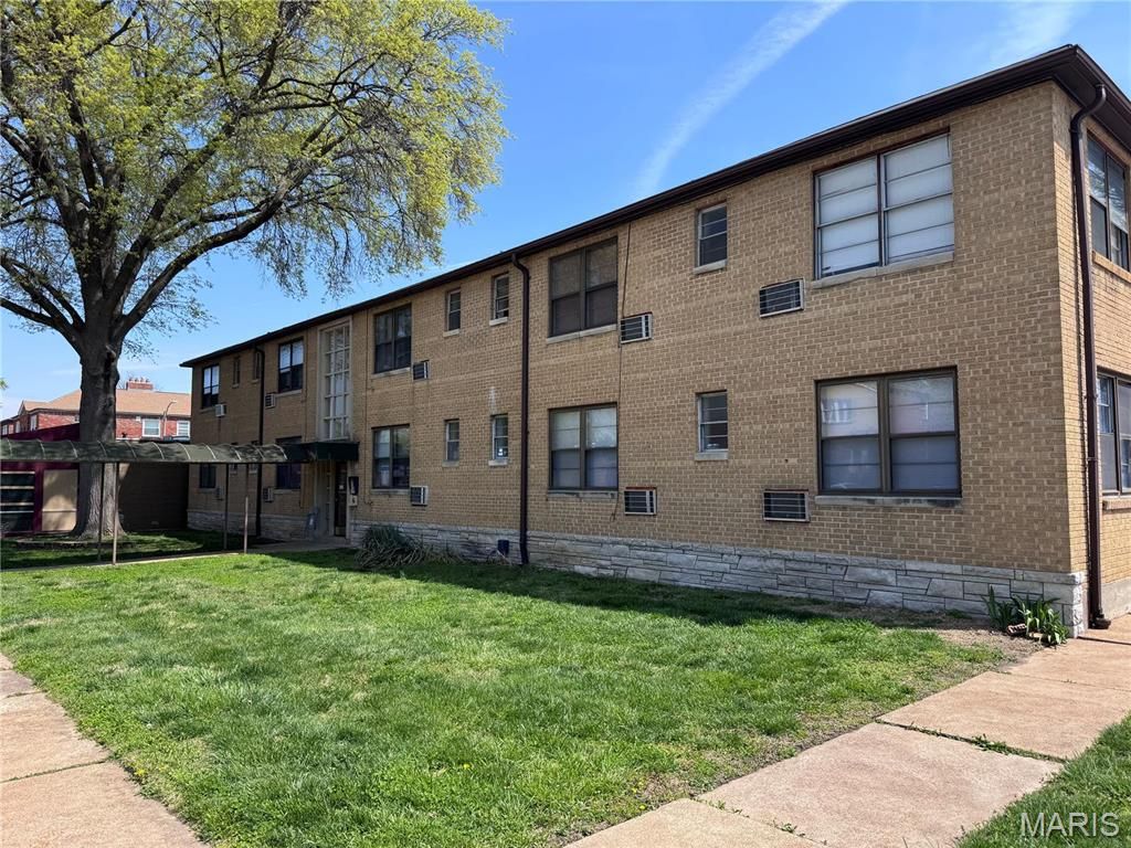 3508 Watson Road, St Louis, MO 63139