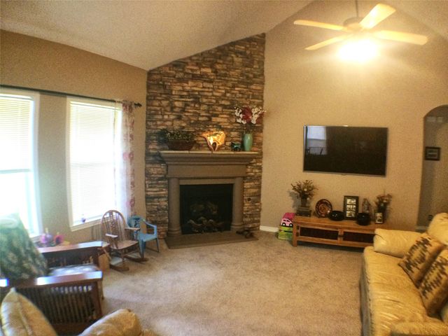5912 Meadowglen Drive, Denton, TX 76226