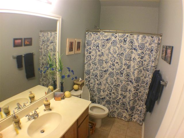 5912 Meadowglen Drive, Denton, TX 76226