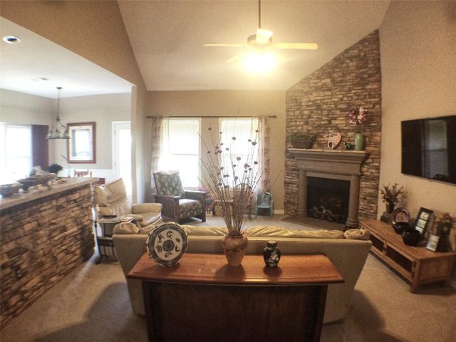 5912 Meadowglen Drive, Denton, TX 76226