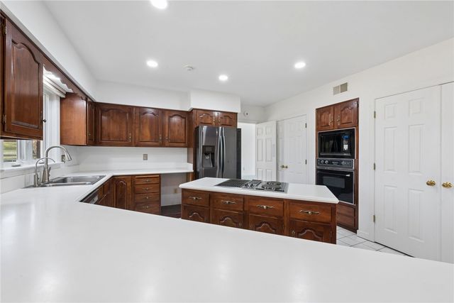 64 Fox Pointe Place, O'hara, PA 15238