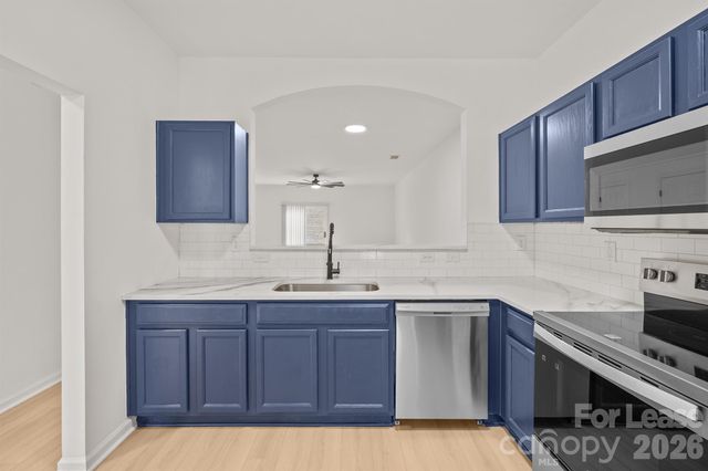 2270 Winthrop Chase Drive, Charlotte, NC 28212