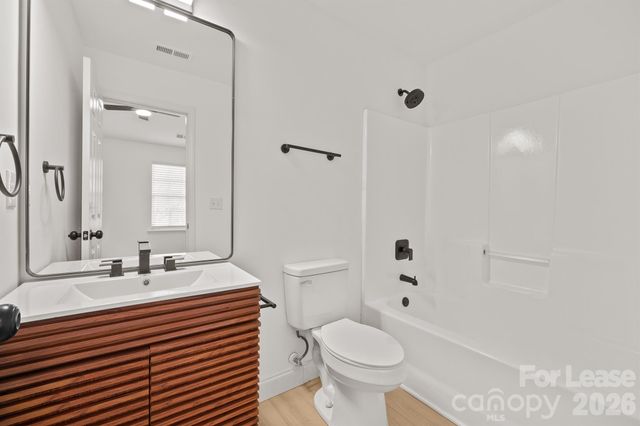 2270 Winthrop Chase Drive, Charlotte, NC 28212