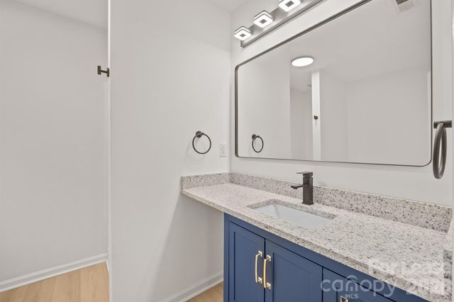 2270 Winthrop Chase Drive, Charlotte, NC 28212