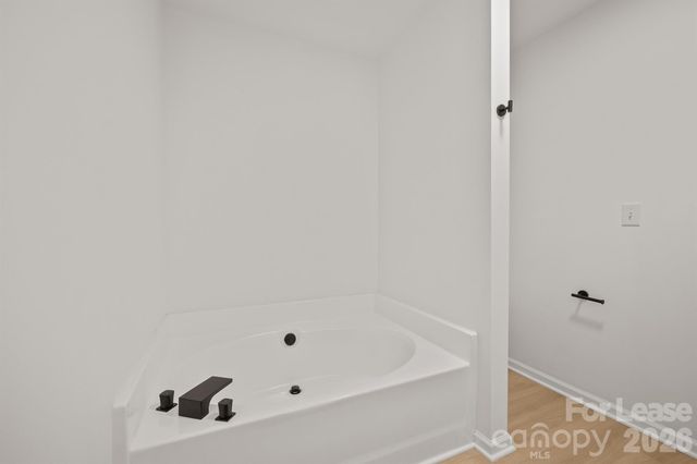 2270 Winthrop Chase Drive, Charlotte, NC 28212