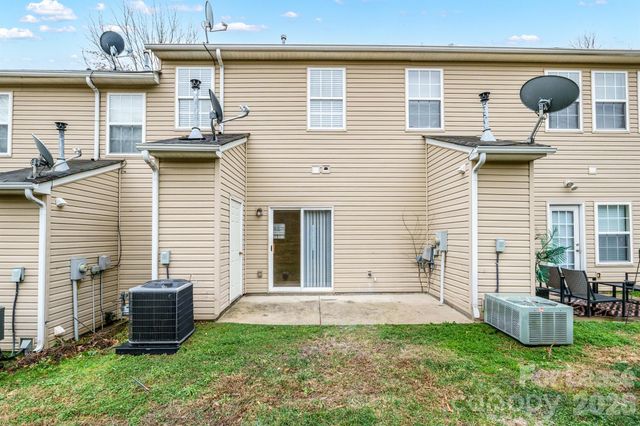 2270 Winthrop Chase Drive, Charlotte, NC 28212