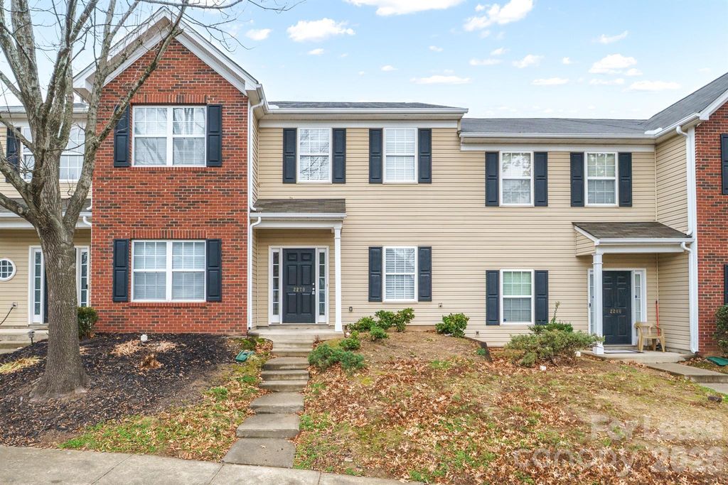 2270 Winthrop Chase Drive, Charlotte, NC 28212