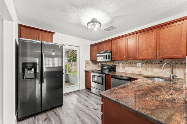 2800 NE 8th Avenue NE, Pompano Beach, FL 33064