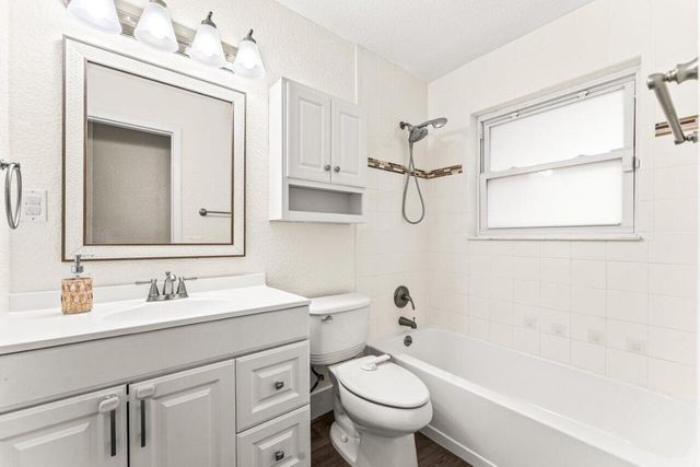 2800 NE 8th Avenue NE, Pompano Beach, FL 33064