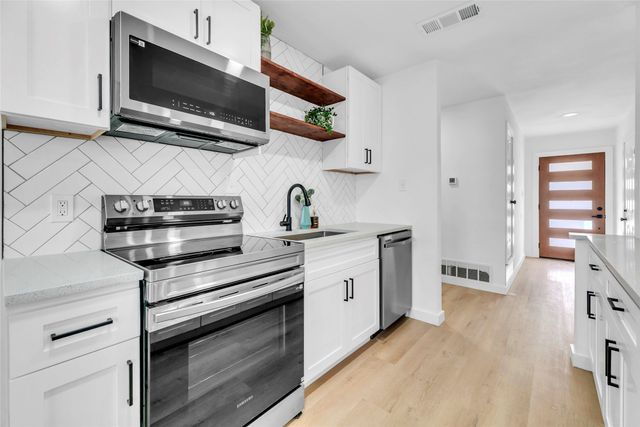 6221 Maple Springs Drive, Arlington, TX 76001