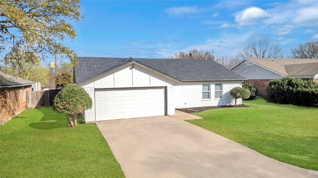 6221 Maple Springs Drive, Arlington, TX 76001