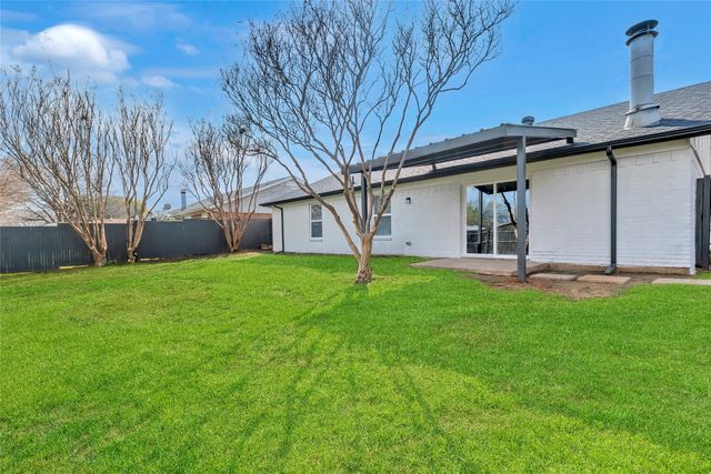 6221 Maple Springs Drive, Arlington, TX 76001