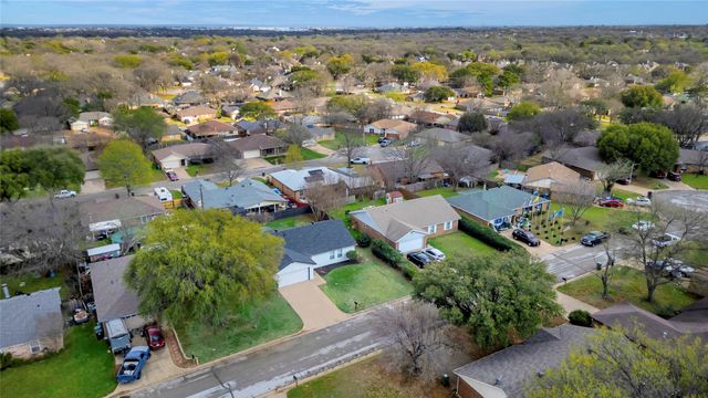 6221 Maple Springs Drive, Arlington, TX 76001