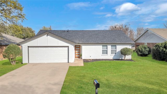 6221 Maple Springs Drive, Arlington, TX 76001
