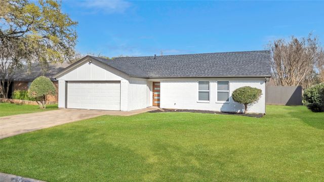 6221 Maple Springs Drive, Arlington, TX 76001