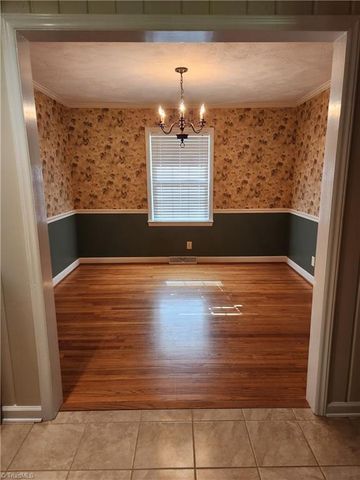 4880 Hawkwood Trail, Winston-salem, NC 27103