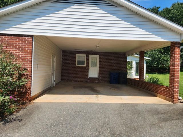4880 Hawkwood Trail, Winston-salem, NC 27103