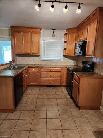 4880 Hawkwood Trail, Winston-salem, NC 27103