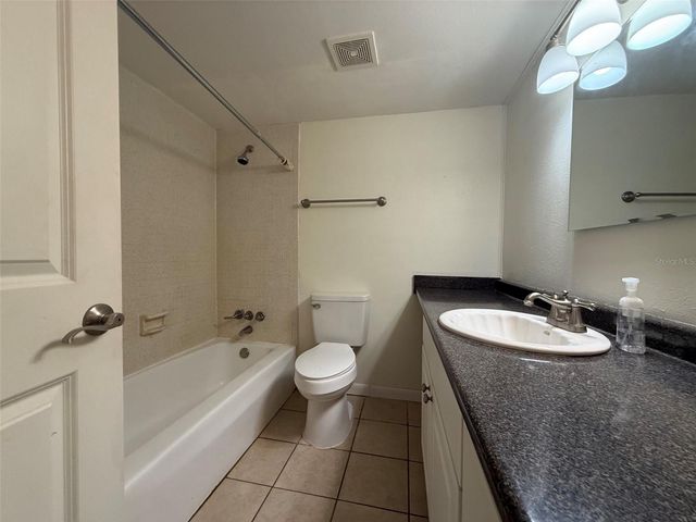 507 NW 39TH ROAD 102, Gainesville, FL 32607