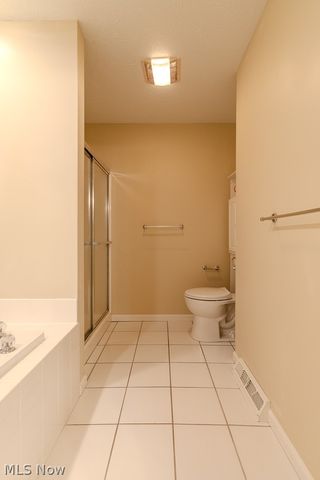 390 Blair Circle, Aurora, OH 44202