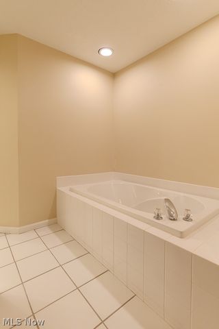 390 Blair Circle, Aurora, OH 44202