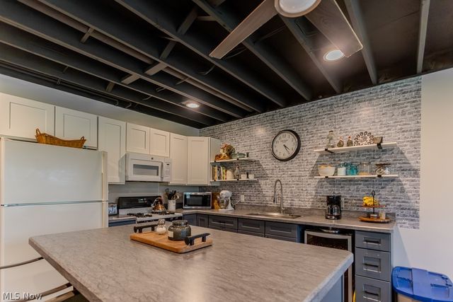 390 Blair Circle, Aurora, OH 44202