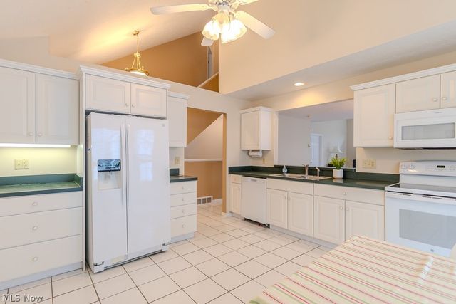390 Blair Circle, Aurora, OH 44202