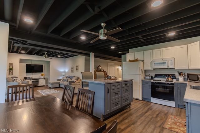 390 Blair Circle, Aurora, OH 44202