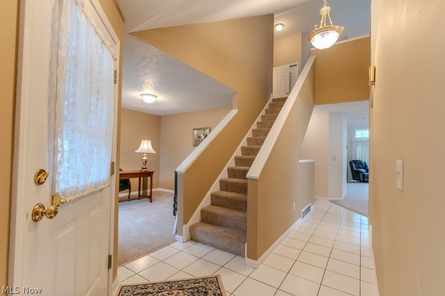 390 Blair Circle, Aurora, OH 44202