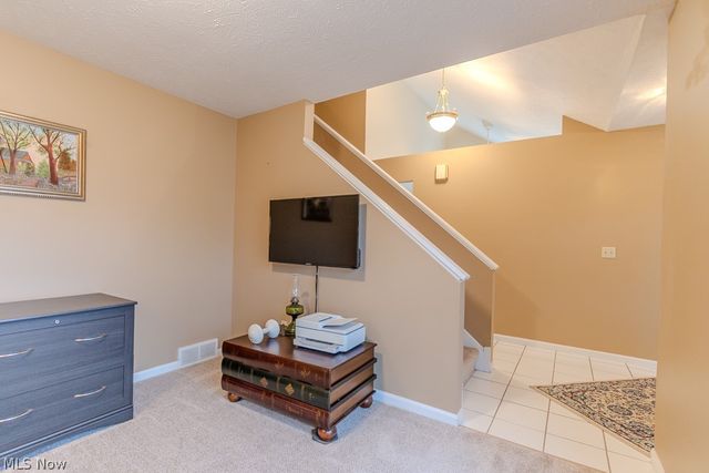 390 Blair Circle, Aurora, OH 44202