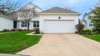 390 Blair Circle, Aurora, OH 44202