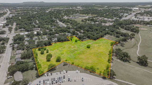 912 W Bridge Street, Granbury, TX 76048