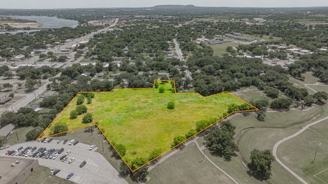 912 W Bridge Street, Granbury, TX 76048