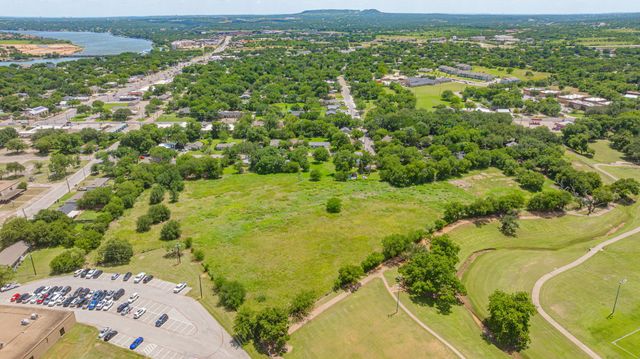 912 W Bridge Street, Granbury, TX 76048