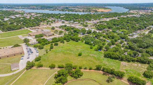 912 W Bridge Street, Granbury, TX 76048