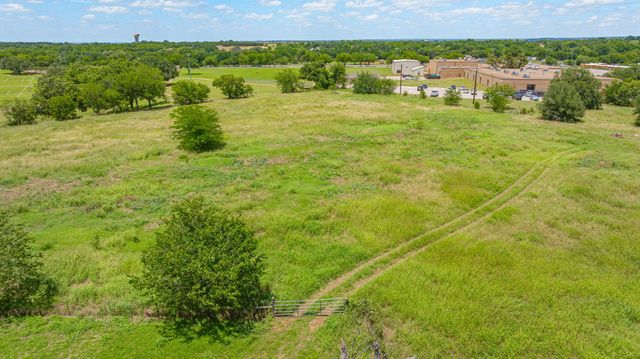 912 W Bridge Street, Granbury, TX 76048