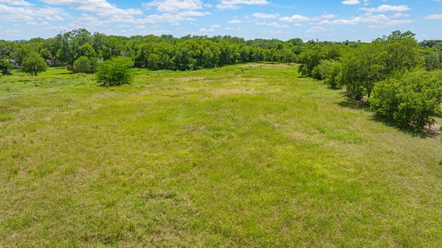 912 W Bridge Street, Granbury, TX 76048