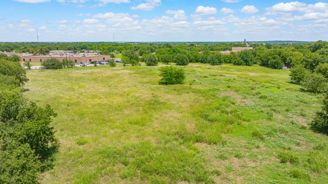 912 W Bridge Street, Granbury, TX 76048