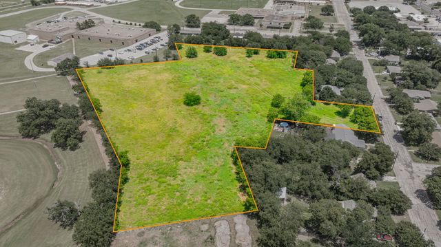 912 W Bridge Street, Granbury, TX 76048