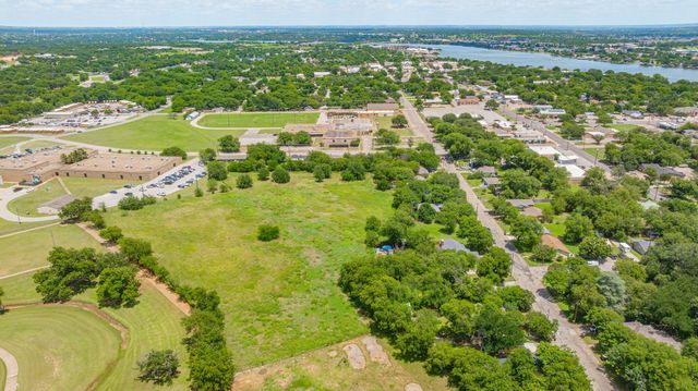912 W Bridge Street, Granbury, TX 76048