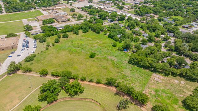 912 W Bridge Street, Granbury, TX 76048